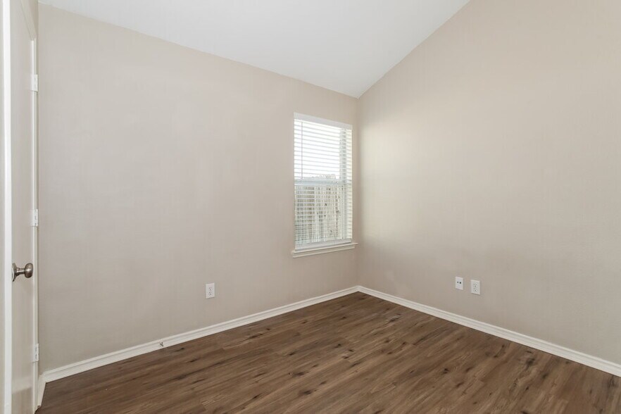 Building Photo - 6552 Manitoba St