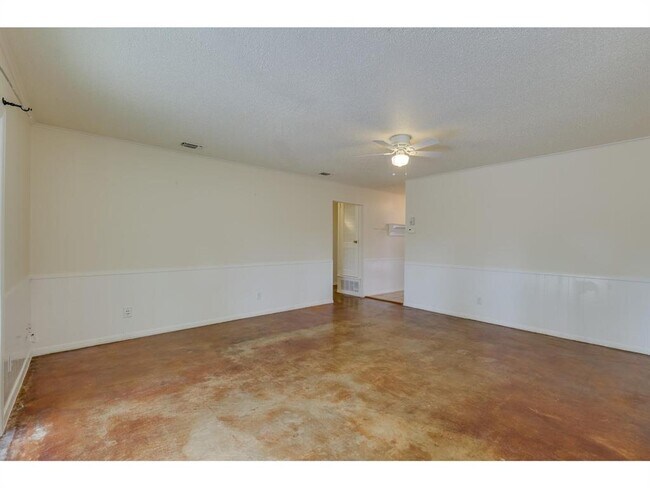 Building Photo - 3406 Norwood Hill Rd