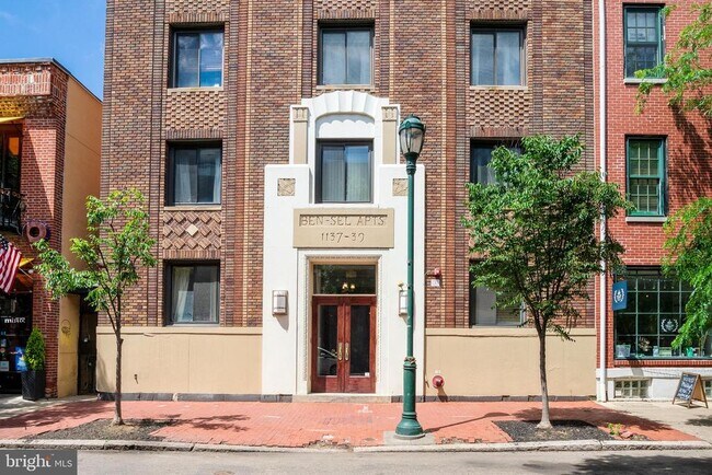 Building Photo - 1137 Pine St