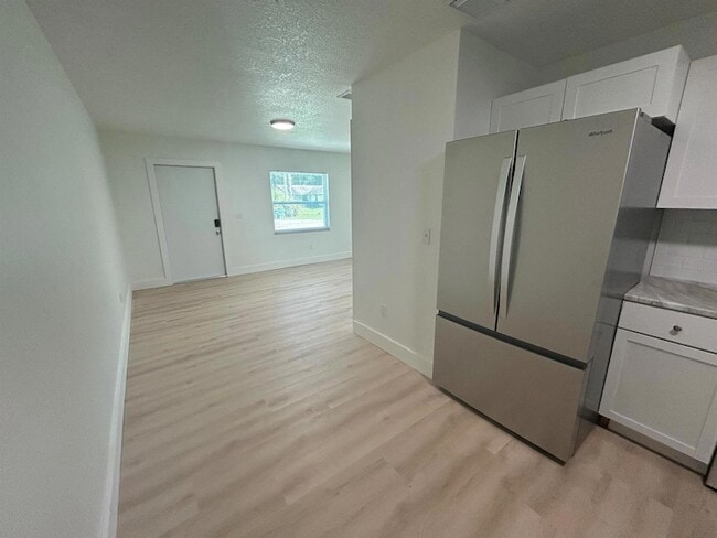 Building Photo - 2147 Sibley Ave