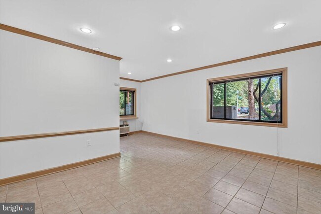 Building Photo - 4114 Davis Pl NW