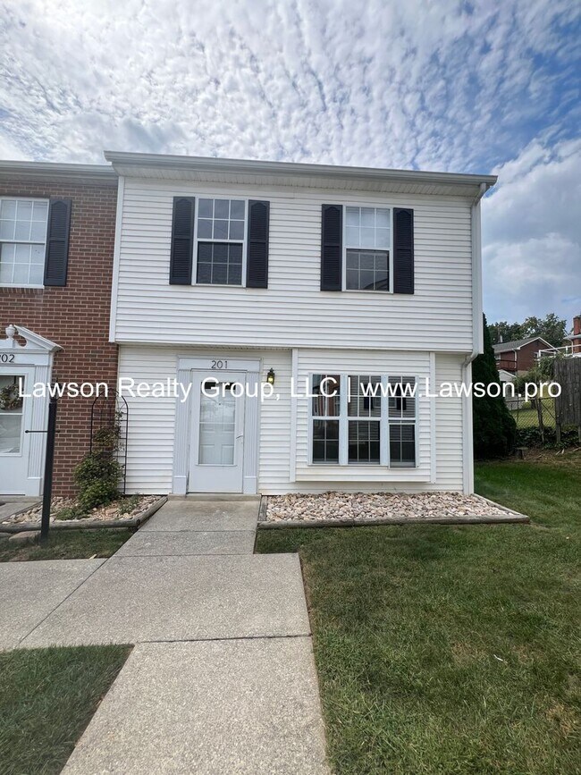 Building Photo - Townhome in Garden City