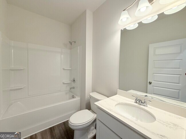 Building Photo - 824 Kensington St