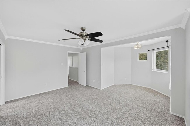 Building Photo - 8303 Los Ranchos Dr