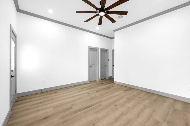 Building Photo - 6510 Bunche Dr