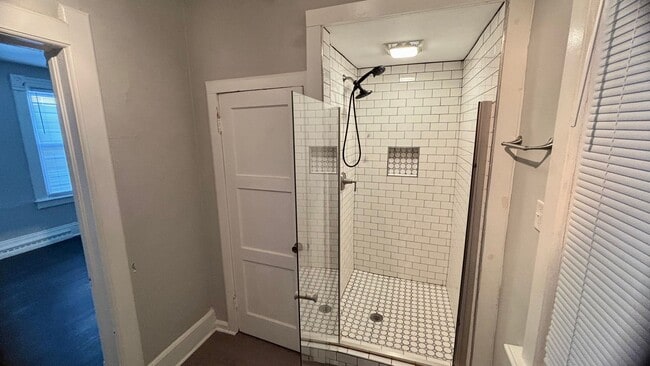 Building Photo - 1207 E Kane Pl