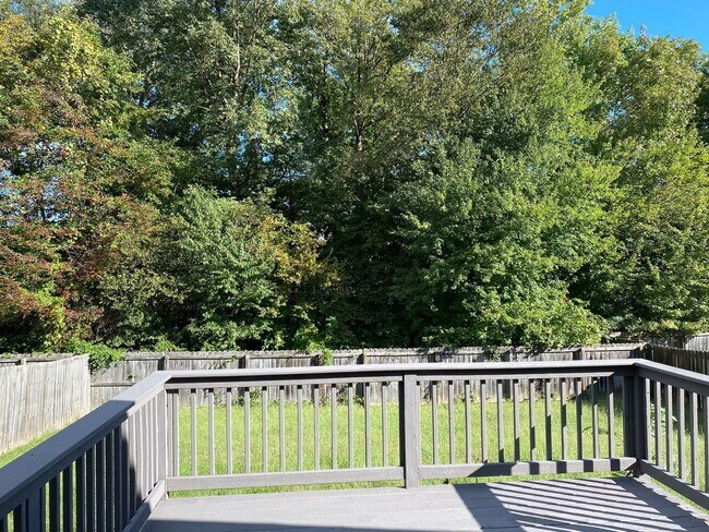 Building Photo - Cute 3 Bedroom Ranch in Fox Crossing! Conv...