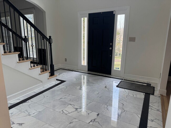 Building Photo - Stunning 5BR Executive Style Home in Brentwood