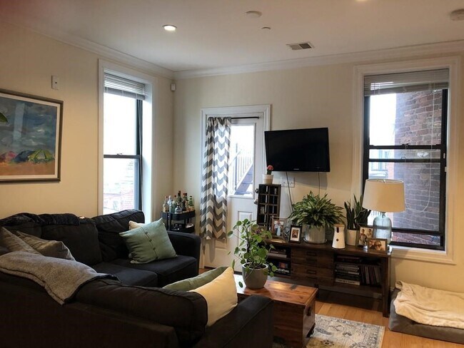 Building Photo - 90 White St