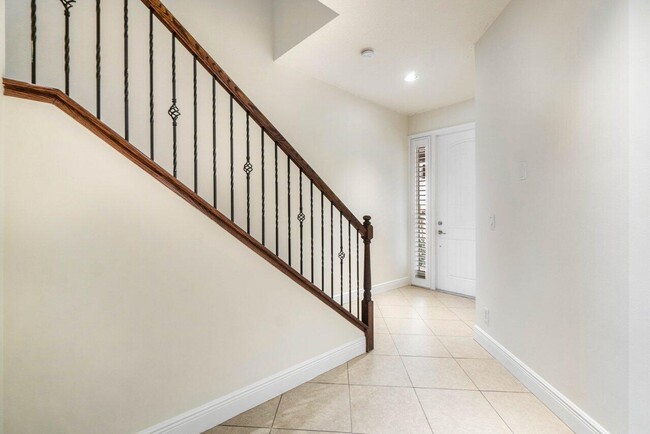 Building Photo - 8429 Cocoplum Sound Ln