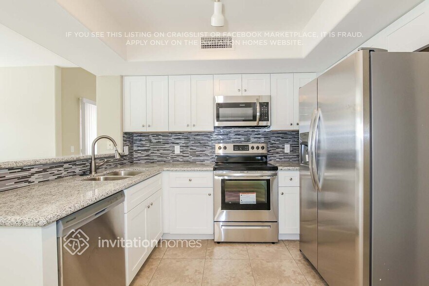 Building Photo - 4067 E Meadow Dr