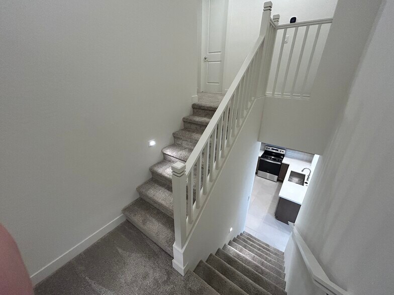 Building Photo - 2121 W Sonoran Desert Dr