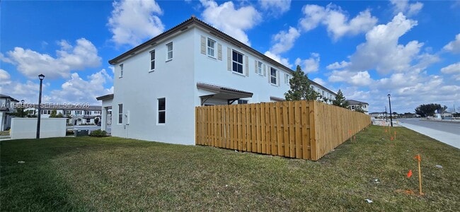 Building Photo - 2729 SE 26th Rd