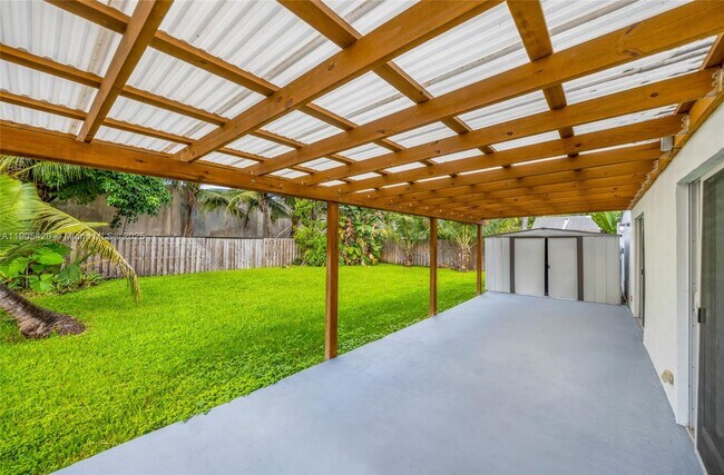 Building Photo - 2306 N 28th Ave