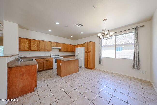 Building Photo - 16925 W Nottingham Way