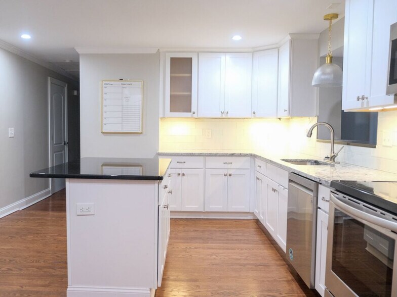 Kitchen - 7 Maple Ave