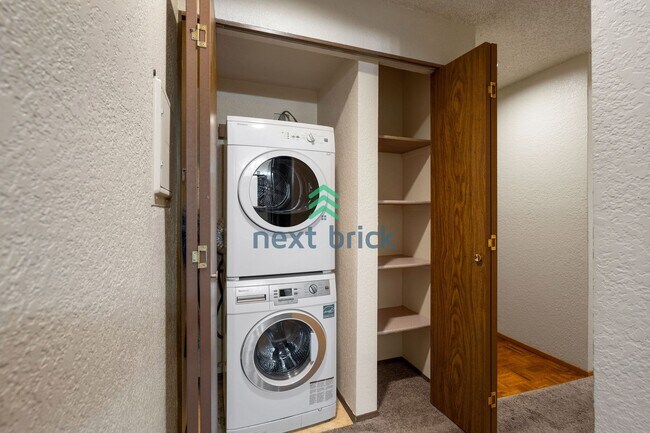 Building Photo - 2 BED & 2 BATH CONDO FOR RENT