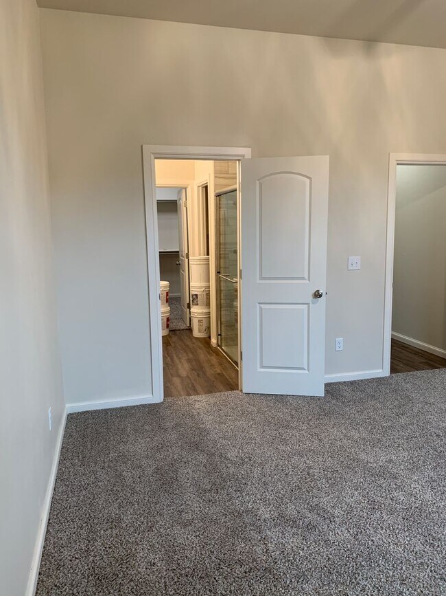 Building Photo - 3 bedroom, 3 bathroom, 2 car garage with a study in Gated Neighborhood