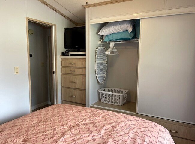 Building Photo - 608 Savannah Dr