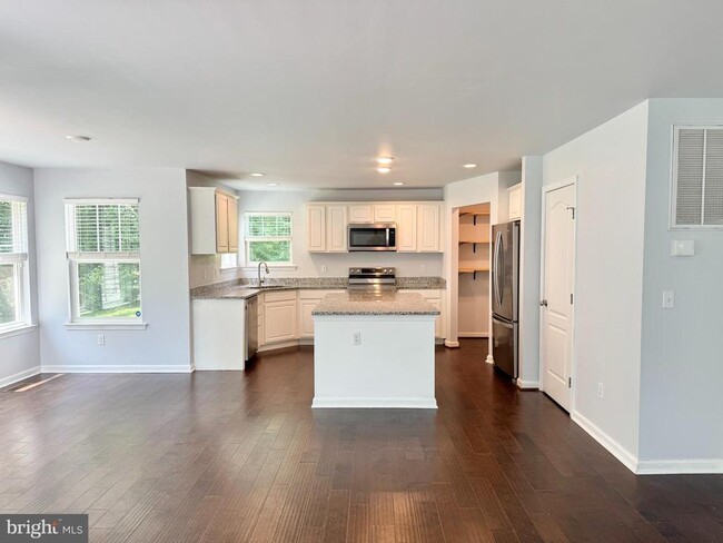 Building Photo - 206 Cranes Corner Rd