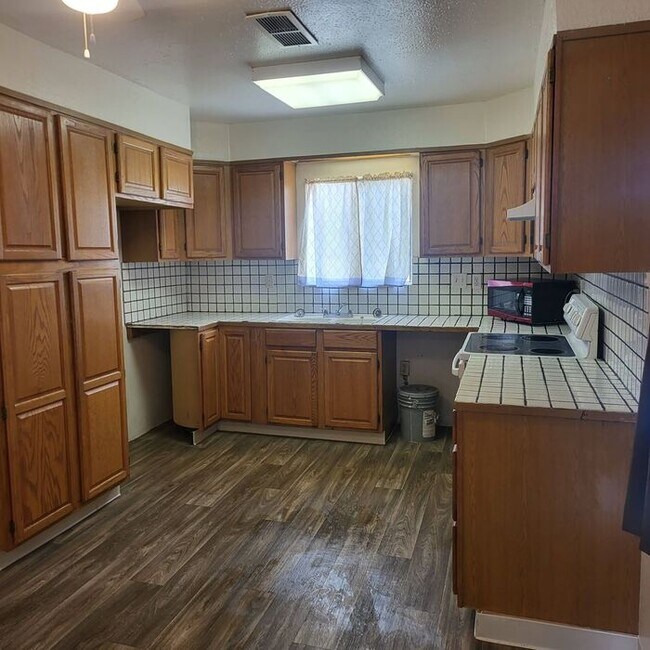 Building Photo - Rural Home on 80 acres horse property off ...
