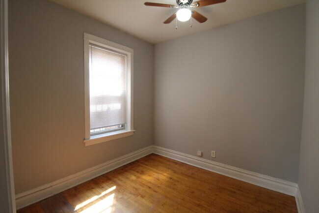 Building Photo - 1435 N Ashland Ave