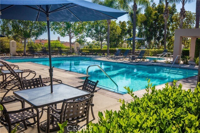 Building Photo - 10 Siena