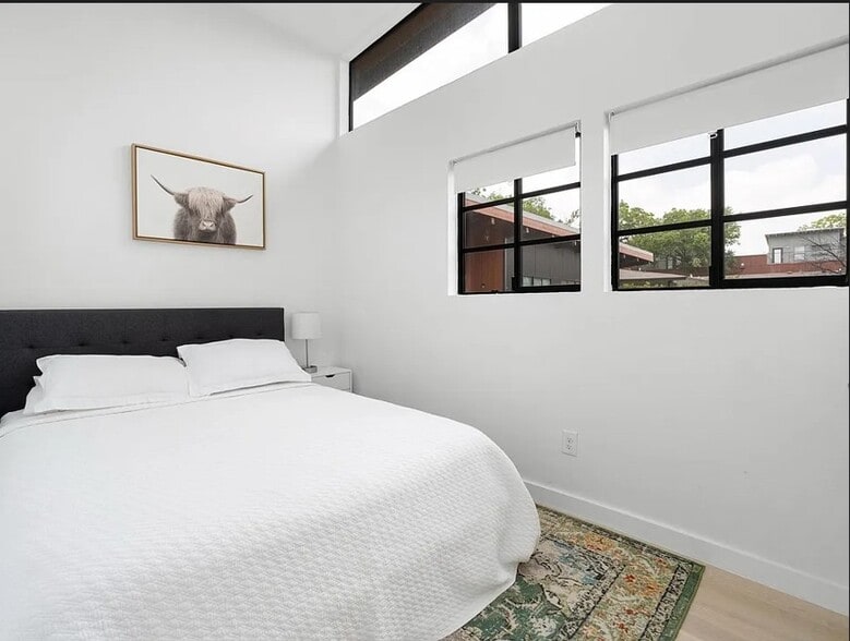 Bedroom 2 - queen - 400 E 30th St