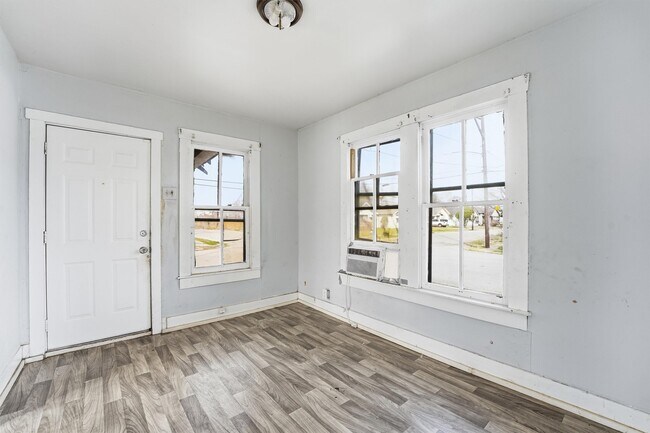 Building Photo - 2420 Stevens St