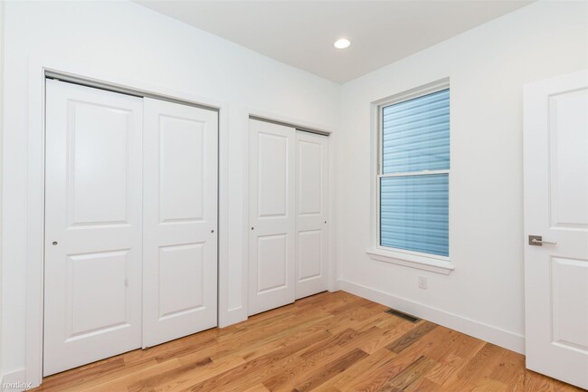 Building Photo - 2 br, 1 bath Triplex - 2308 E LEHIGH AVE U...