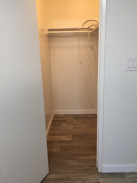 Walk-in closet - 502 17th St