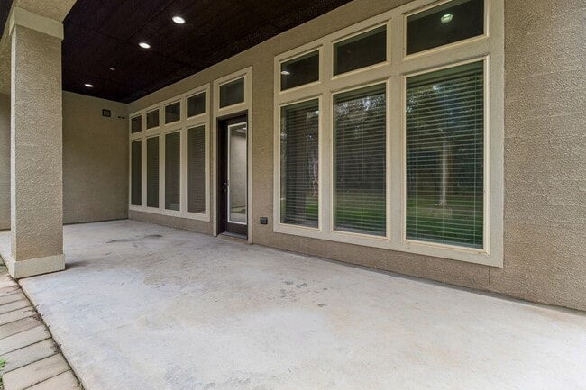 Building Photo - 944 Wilderness Oaks