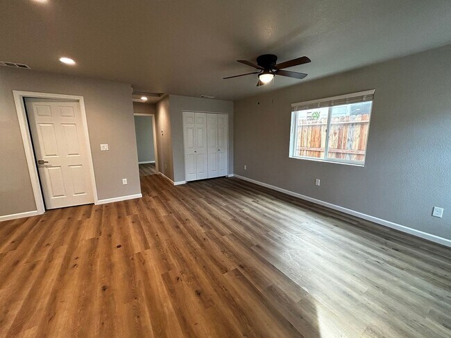 Building Photo - Coming Soon! 2 Bed/1 Bath Home