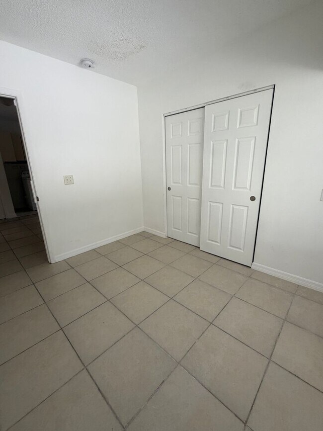 Building Photo - 2208 N Lockwood Ridge Rd