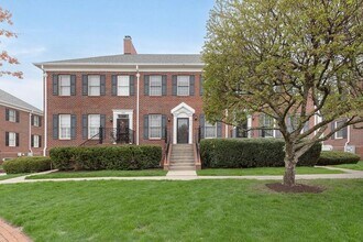 Building Photo - 2 Bedroom Townhome in Sycamore Springs
