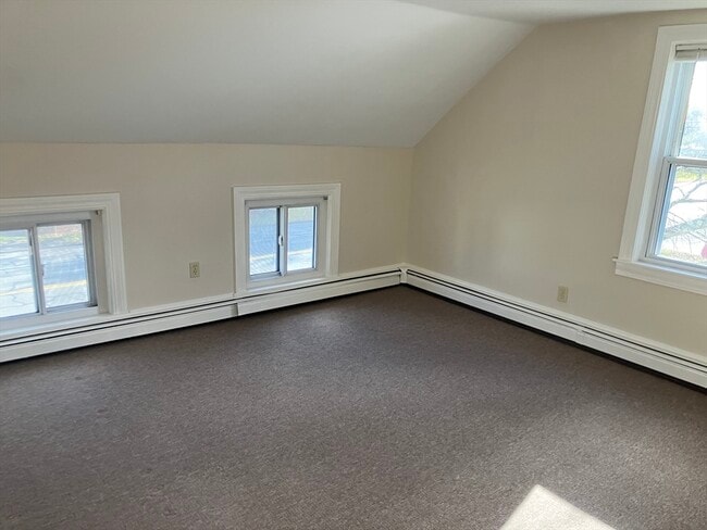 Building Photo - 975 S Main St