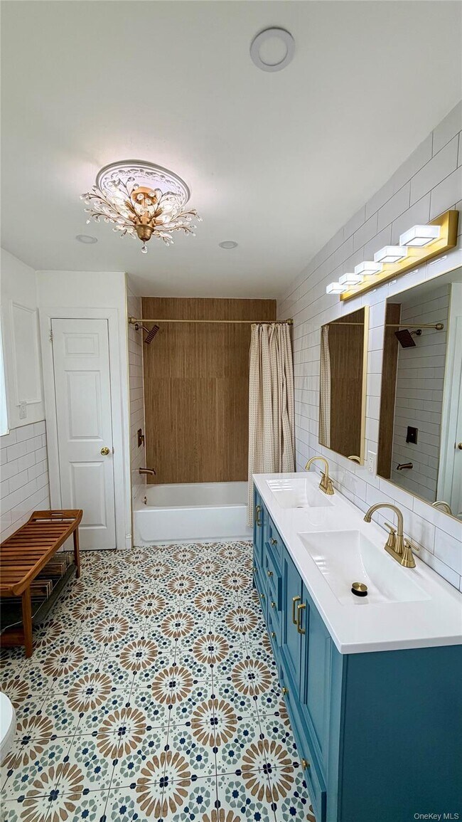 Building Photo - 153 Chester St