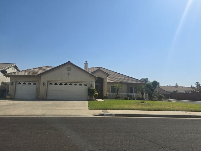 Building Photo - 4 BR + Flex 2 BA Available 9/15..... More ...