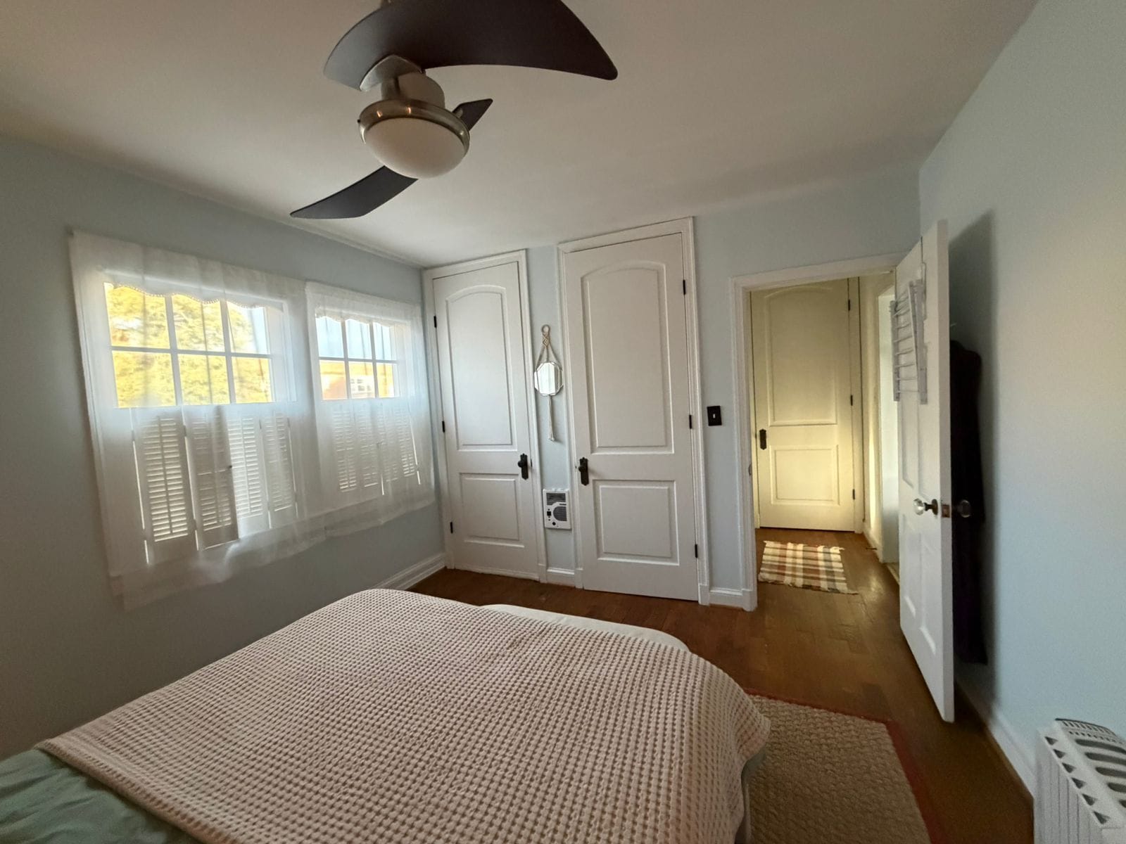Bedroom with spacious closet and washer and dryer - 1800 West Abingdon Drive