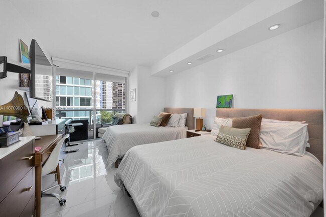 Building Photo - 2127 Brickell Ave