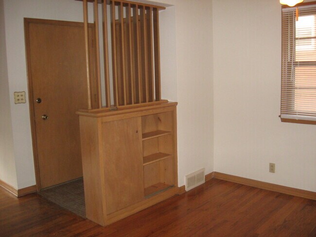 Building Photo - Duplex-Great neighborhood! NEW REDUCED PRICE - $1395 per month!
