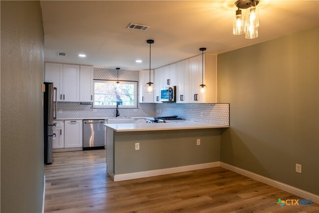 Building Photo - 9828 Briar Ridge Dr