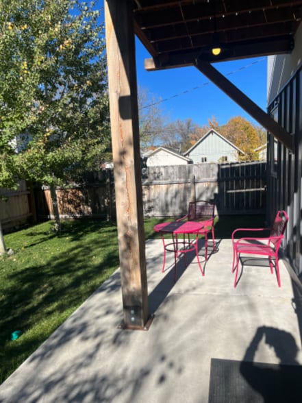 Building Photo - 123 1/2 S E St