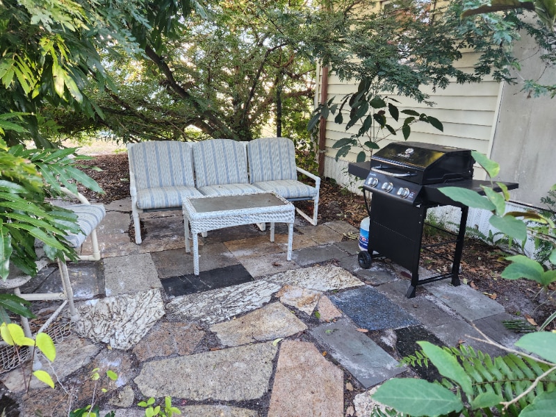 Building Photo - 420 49th St E