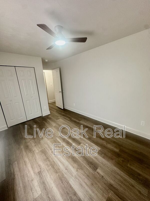 Building Photo - 1606 Parks Ave