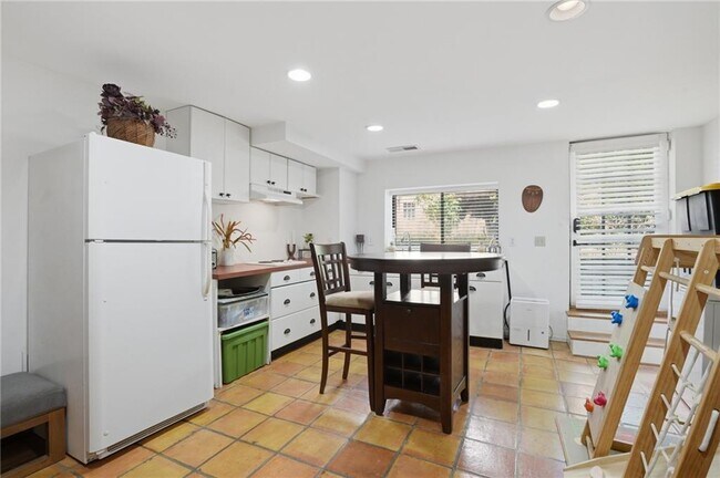 Building Photo - 1180 St Andrews Cir