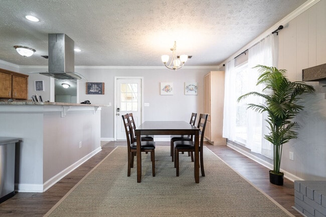 Building Photo - 4375 Park St