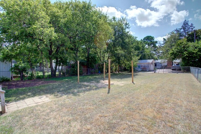 Building Photo - Affordable 2-Bedroom, 1-Bath Home for Leas...