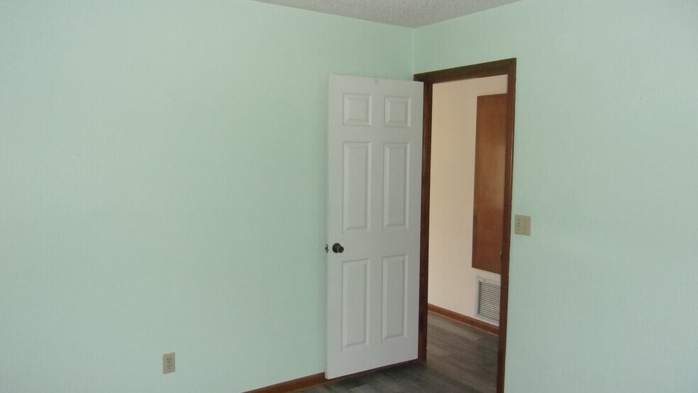 Building Photo - 10030 SW 90th Ct