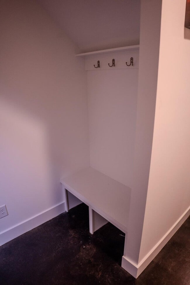 Building Photo - 1680 Memorial Dr SE